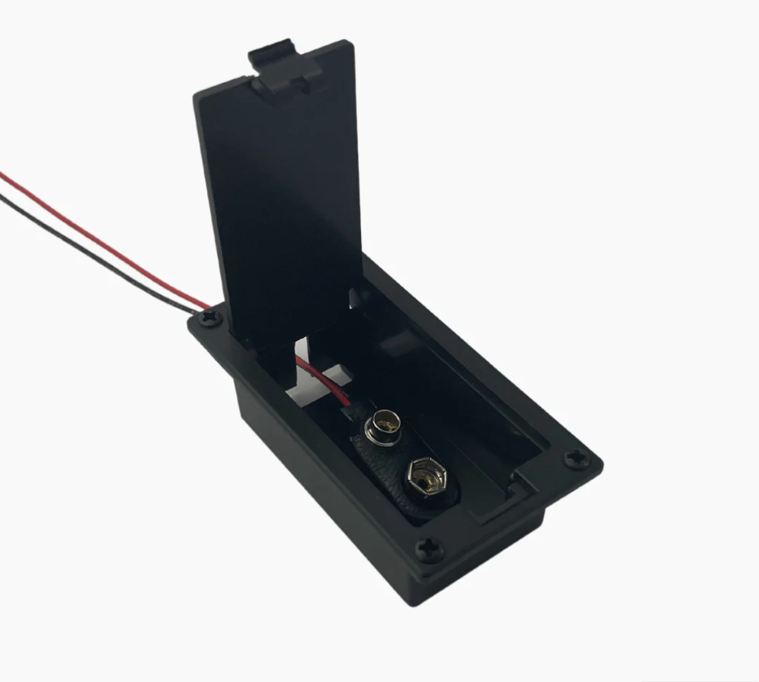 ALLPARTS EP-0926-023 - Small Footprint 9V Battery Box with Battery Lead Clip